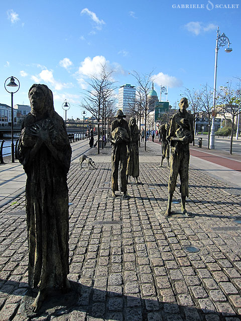 potato-famine-statues