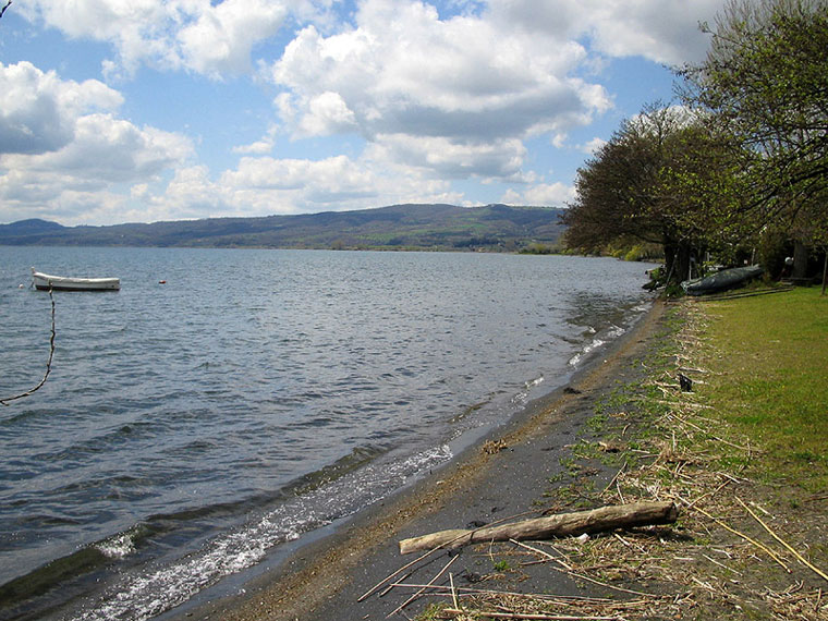 Spiaggia del lago