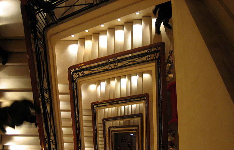 bar rouge exit